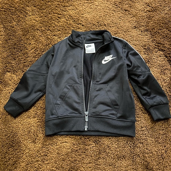 Nike 12 months matching sweatsuit - Picture 4 of 4